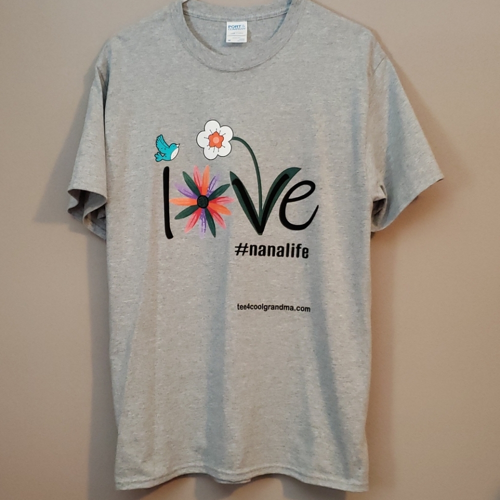 Love #nanalife tee, gray, medium NWOT